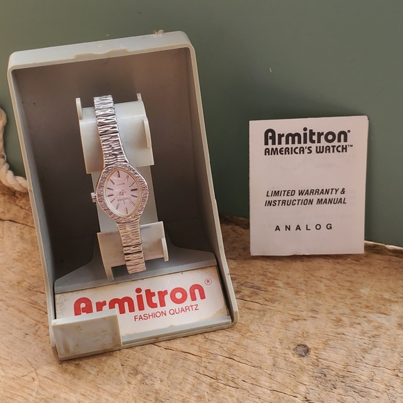 ⌚️VTG Retro Armitron Fashion Quarts Women's Watch with Instruction manual - Picture 11 of 13